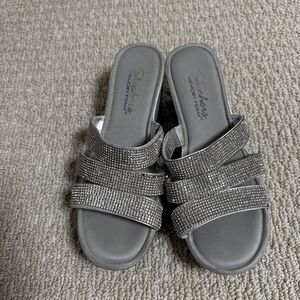 Skechers Womens Size 7 Memory Foam Sandals Silver  Rhinestone